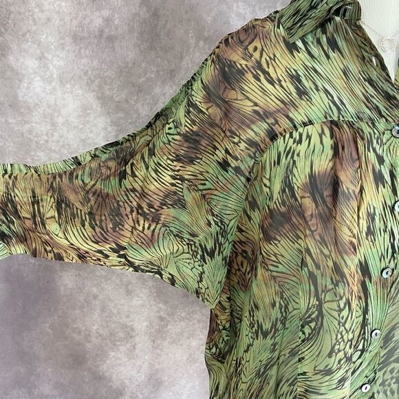 Da-Nang Collared Button Down 3/4 Sleeve Silk Top - Picture 8 of 13